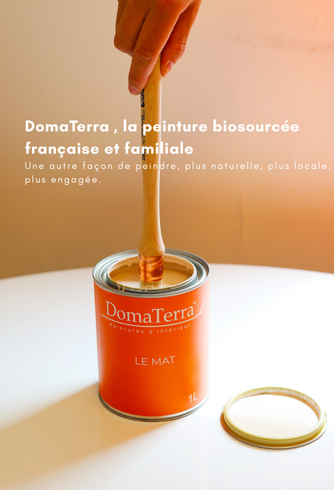 DomaTerra, peinture biosourcée française et familiale. Nuancier 111 couleurs, application au pinceau, fabriquée en France.